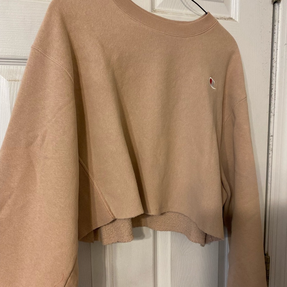 Champion Dusty Pink Cropped Sweatshirt// Condition: good